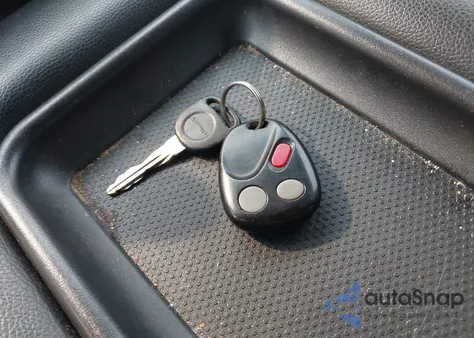 2005 Chevrolet Silverado K1500 из США, поврежденный, VIN 2GCEK19B351261239